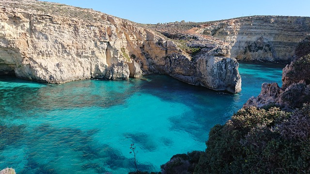 Dalla prossima estate la Laguna blu di Comino a Malta si potrà visitare solo prenotando