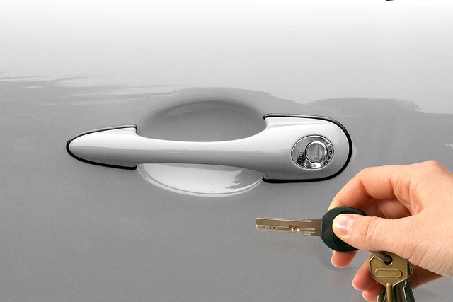 Posso far rimuovere un’auto da una proprietà privata? Cosa rischio?