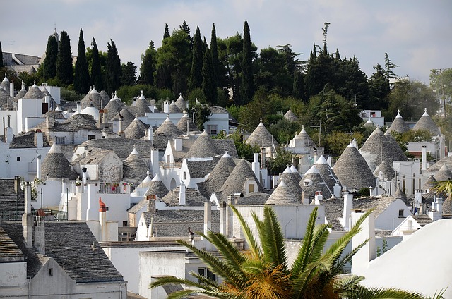 Cosa vedere ad Alberobello? La magia dei trulli in Puglia