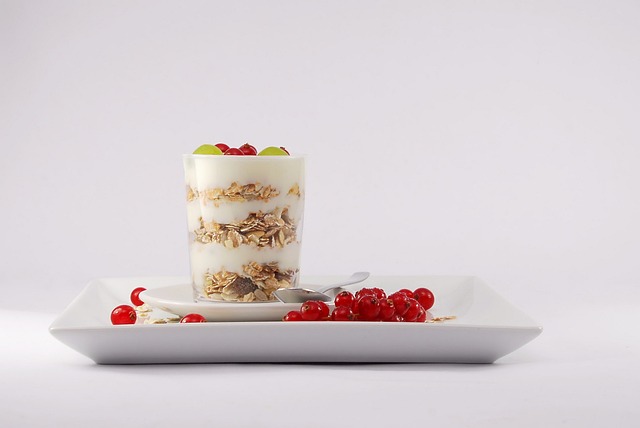 Sapevi che lo yogurt scaduto può essere utile alle piante? Ecco come