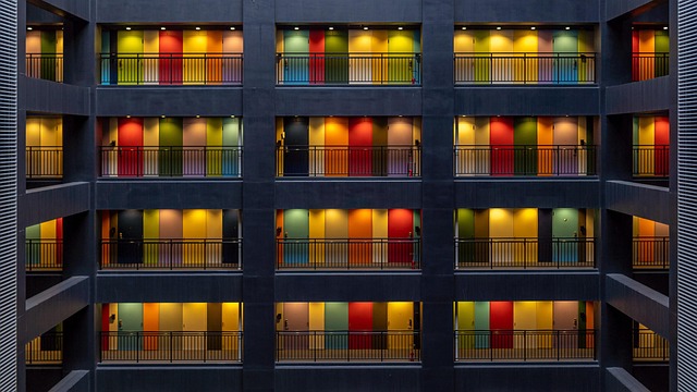 Parabola sul balcone, si può installare? Regole e divieti in condominio Parabola sul balcone, si può installare? Regole e divieti in condominio